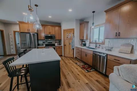 Kitchen - 1512 W River Bend St, Brandon, SD 57005 photo 3 of 4