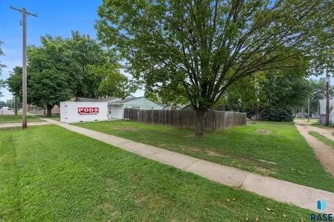 Exterior - 300 E 2nd St, Marion, SD 57043 photo 1 of 8