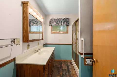 Bath - 300 E 2nd St, Marion, SD 57043 photo 1 of 2