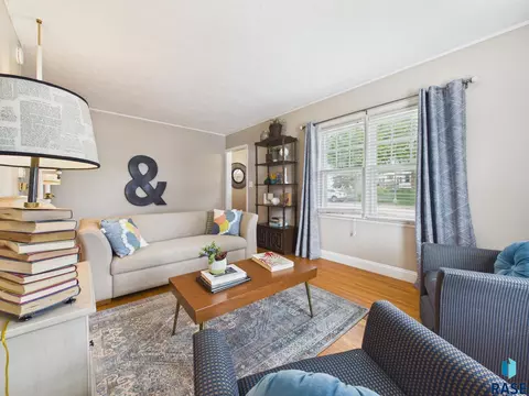 Living - 727 E Wiswall Pl, Sioux Falls, SD 57105 photo 1 of 7