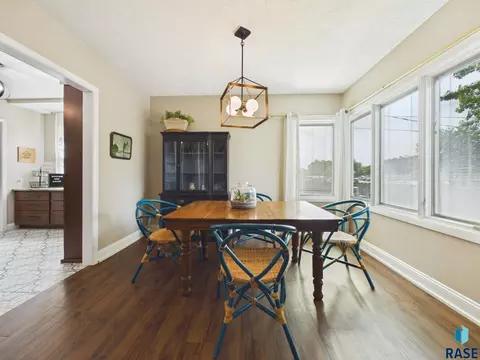 Dining - 727 E Wiswall Pl, Sioux Falls, SD 57105 photo 1 of 1