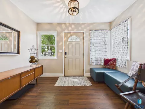 Entry Way - 727 E Wiswall Pl, Sioux Falls, SD 57105 photo 1 of 2