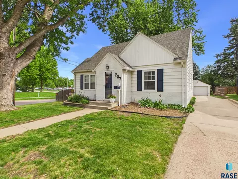 Exterior - 727 E Wiswall Pl, Sioux Falls, SD 57105 photo 3 of 3