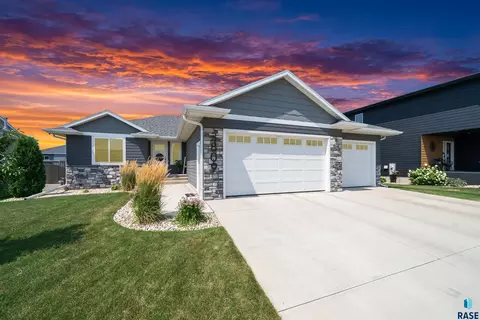 3809 S Home Plate Ave, Sioux Falls, SD 57110