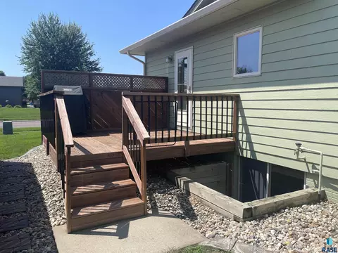 Exterior - 4208 E Steeple St, Sioux Falls, SD 57103 photo 3 of 4