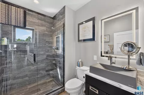 Bath - 2111 Vantage Cir, Spearfish, SD 57783 photo 1 of 5