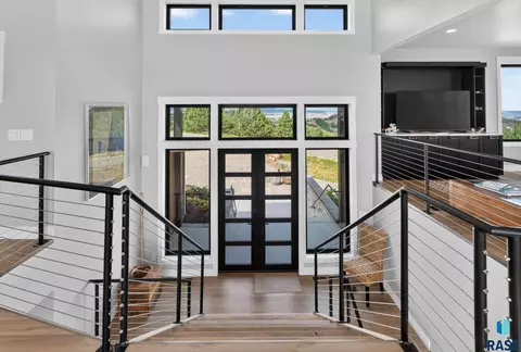 Entry Way - 2111 Vantage Cir, Spearfish, SD 57783 photo 6 of 9