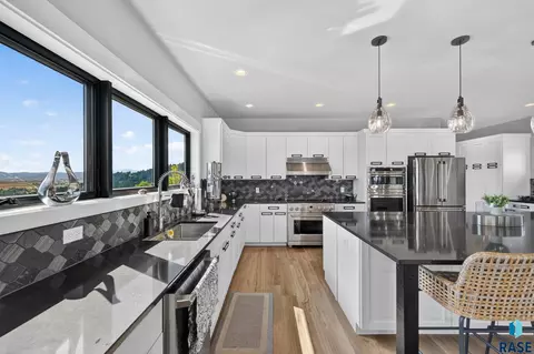 Kitchen - 2111 Vantage Cir, Spearfish, SD 57783 photo 6 of 9