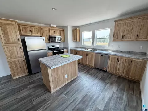 Kitchen - 219 Castaway Loop, Pierre, SD 57501 photo 3 of 4