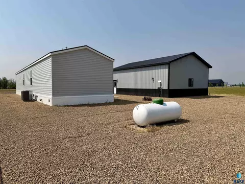 Exterior - 219 Castaway Loop, Pierre, SD 57501 photo 12 of 16