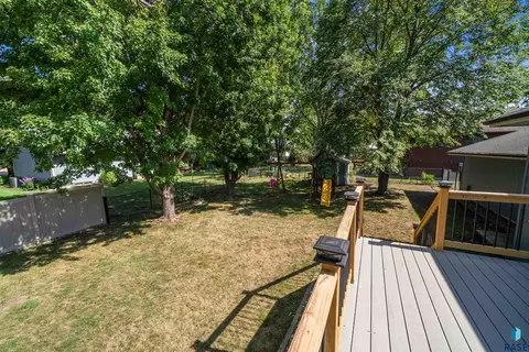 Exterior - 412 N Needles Dr, Brandon, SD 57005 photo 4 of 18