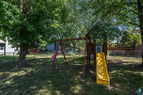 Exterior - 412 N Needles Dr, Brandon, SD 57005 photo 17 of 18
