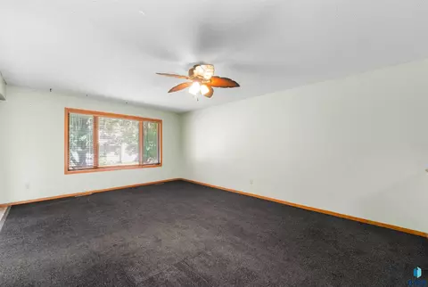 Living - 412 N Needles Dr, Brandon, SD 57005 photo 3 of 7