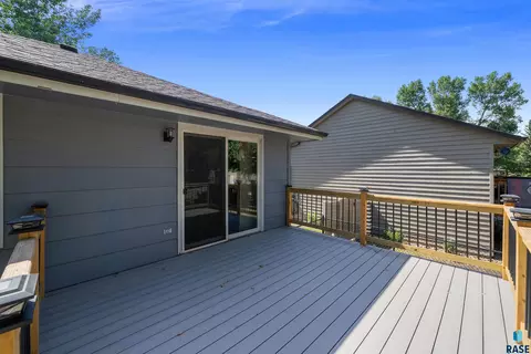 Exterior - 412 N Needles Dr, Brandon, SD 57005 photo 5 of 18