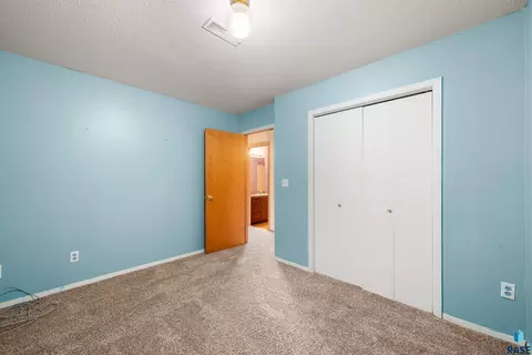 Bedroom - 412 N Needles Dr, Brandon, SD 57005 photo 6 of 9