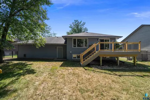 Exterior - 412 N Needles Dr, Brandon, SD 57005 photo 10 of 18