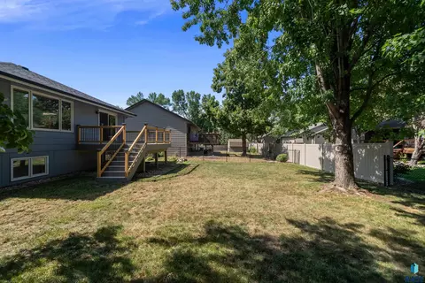 Exterior - 412 N Needles Dr, Brandon, SD 57005 photo 6 of 18