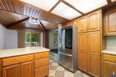 Kitchen - 412 N Needles Dr, Brandon, SD 57005 photo 2 of 7