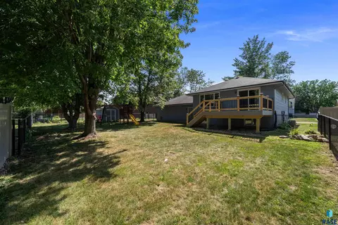 Exterior - 412 N Needles Dr, Brandon, SD 57005 photo 9 of 18
