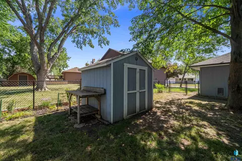 Exterior - 412 N Needles Dr, Brandon, SD 57005 photo 16 of 18