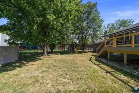 Exterior - 412 N Needles Dr, Brandon, SD 57005 photo 13 of 18