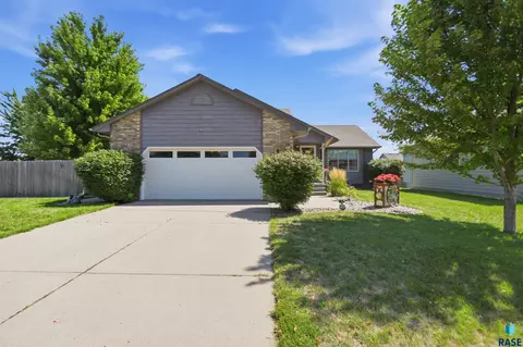 3300 S Moonflower Ave, Sioux Falls, SD 57110