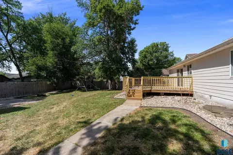 Exterior - 715 E 6th St, Dell Rapids, SD 57022 photo 1 of 6