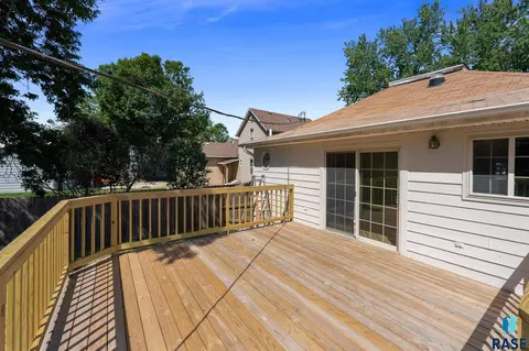 Exterior - 715 E 6th St, Dell Rapids, SD 57022 photo 6 of 6