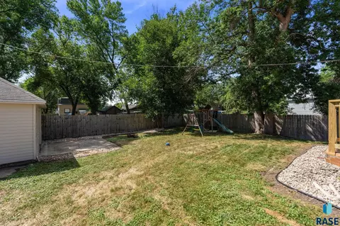 Exterior - 715 E 6th St, Dell Rapids, SD 57022 photo 2 of 6