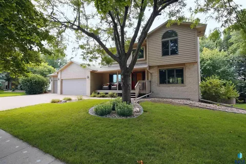 Exterior - 1017 E 63rd St, Sioux Falls, SD 57108 photo 2 of 5