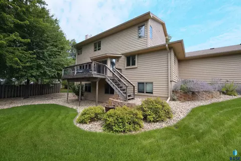 Exterior - 1017 E 63rd St, Sioux Falls, SD 57108 photo 3 of 5