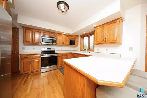 Kitchen - 1017 E 63rd St, Sioux Falls, SD 57108 photo 2 of 2