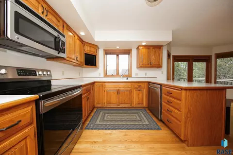 Kitchen - 1017 E 63rd St, Sioux Falls, SD 57108 photo 1 of 2