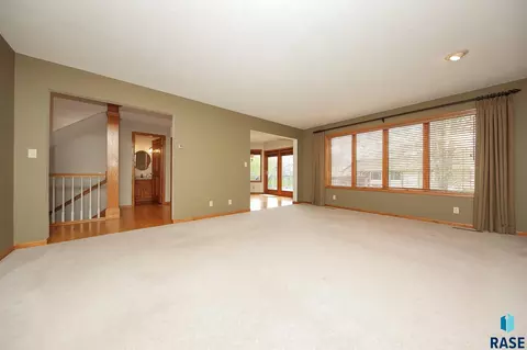 Living - 1017 E 63rd St, Sioux Falls, SD 57108 photo 4 of 10