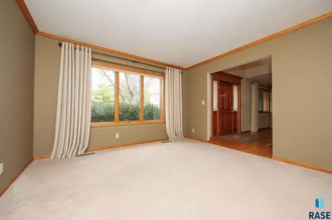 Living - 1017 E 63rd St, Sioux Falls, SD 57108 photo 6 of 10