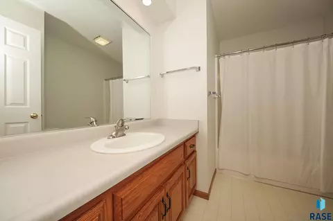 Bath - 1017 E 63rd St, Sioux Falls, SD 57108 photo 2 of 4