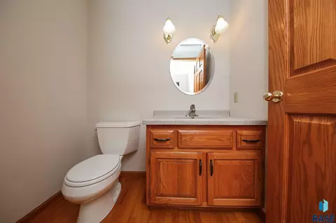 Bath - 1017 E 63rd St, Sioux Falls, SD 57108 photo 4 of 4