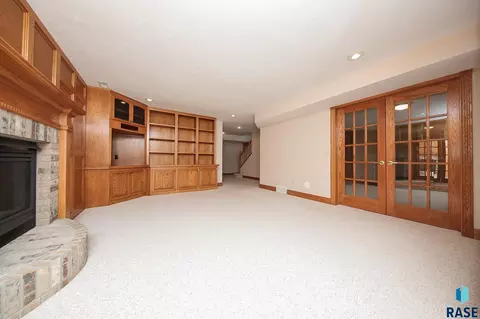 Living - 1017 E 63rd St, Sioux Falls, SD 57108 photo 9 of 10