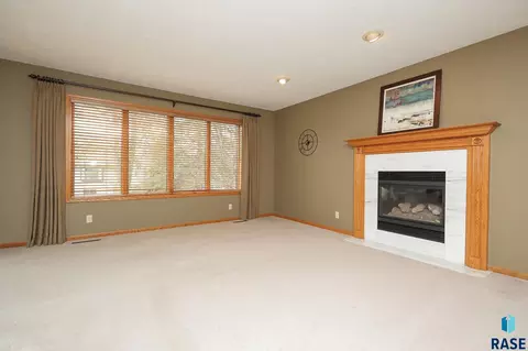 Living - 1017 E 63rd St, Sioux Falls, SD 57108 photo 2 of 10