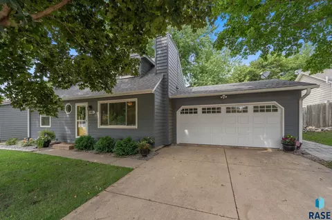 Exterior - 4416 E Oak St, Sioux Falls, SD 57103 photo 2 of 14