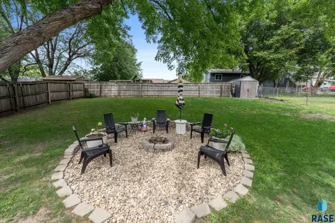 Exterior - 4416 E Oak St, Sioux Falls, SD 57103 photo 9 of 14