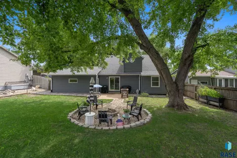 Exterior - 4416 E Oak St, Sioux Falls, SD 57103 photo 7 of 14