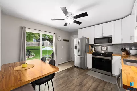 Kitchen - 4416 E Oak St, Sioux Falls, SD 57103 photo 6 of 6
