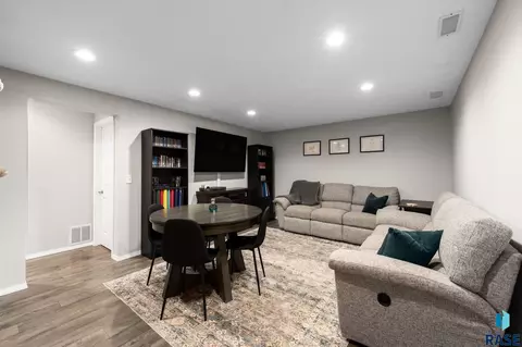 Living - 4416 E Oak St, Sioux Falls, SD 57103 photo 5 of 5