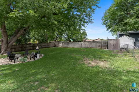 Exterior - 4416 E Oak St, Sioux Falls, SD 57103 photo 13 of 14