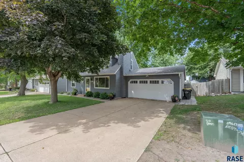 Exterior - 4416 E Oak St, Sioux Falls, SD 57103 photo 3 of 14