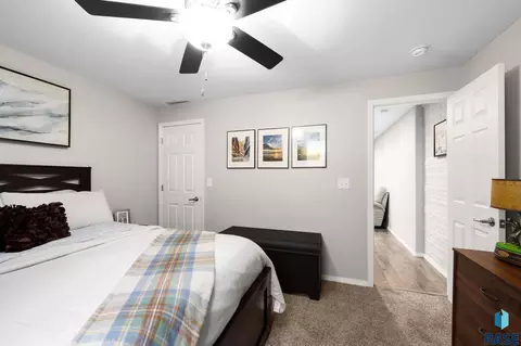 Bedroom - 4416 E Oak St, Sioux Falls, SD 57103 photo 9 of 11