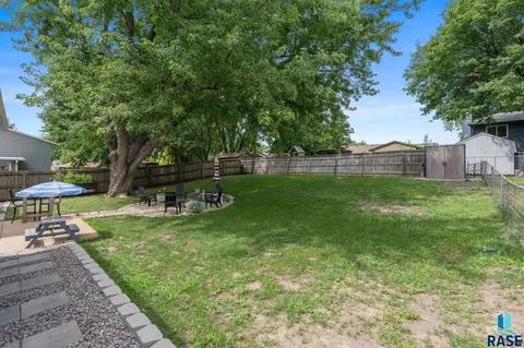 Exterior - 4416 E Oak St, Sioux Falls, SD 57103 photo 12 of 14