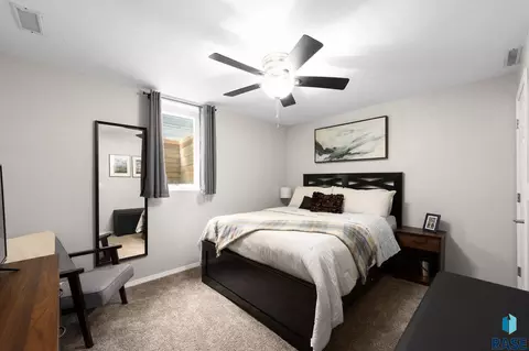 Bedroom - 4416 E Oak St, Sioux Falls, SD 57103 photo 8 of 11