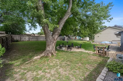 Exterior - 4416 E Oak St, Sioux Falls, SD 57103 photo 10 of 14